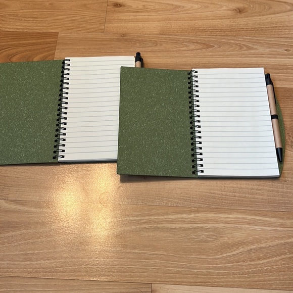 New Girl Scout Notebooks great for leaders - Picture 3 of 3